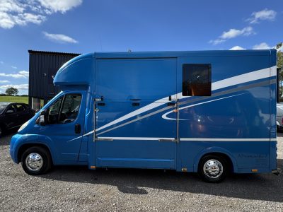 Alexanders Newmarket 3.5t – Stallion Stall