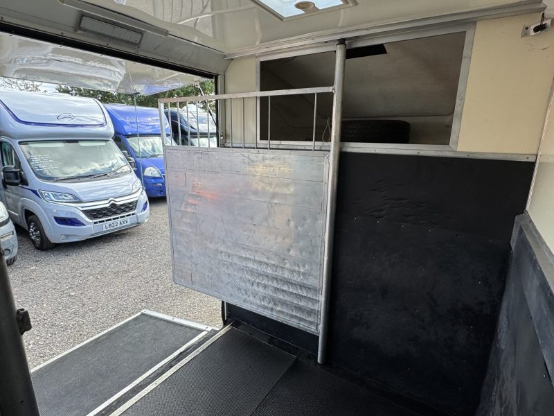 Alexanders Newmarket 3.5t – Stallion Stall