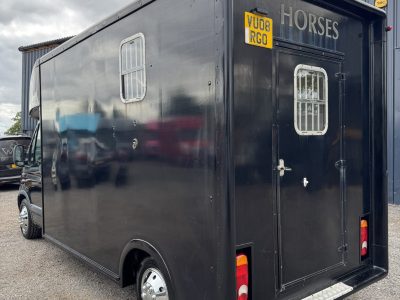 Emslie equine coach built 3.5T