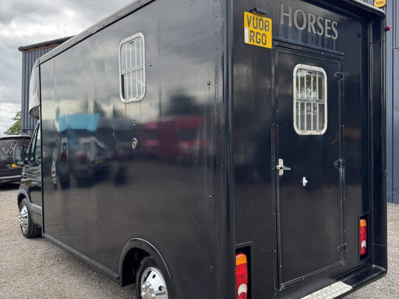 Emslie equine coach built 3.5T