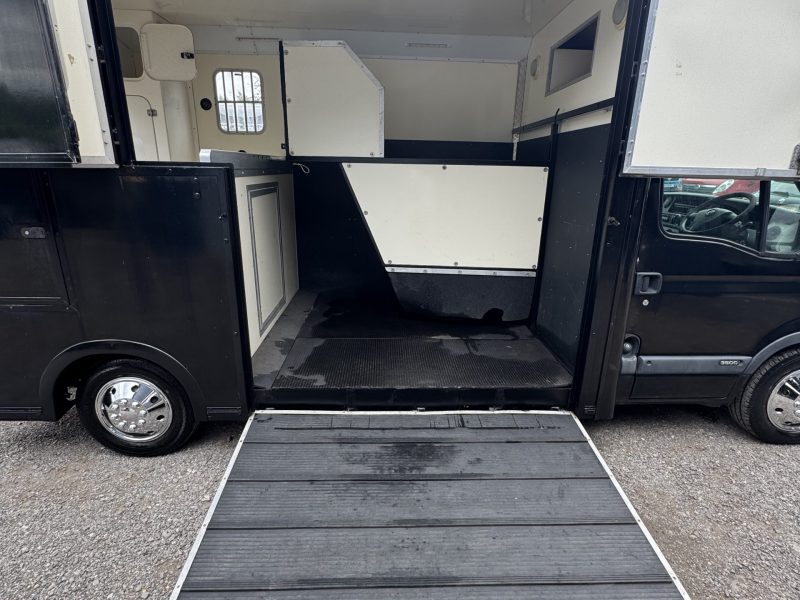 Emslie equine coach built 3.5T