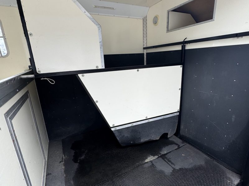 Emslie equine coach built 3.5T