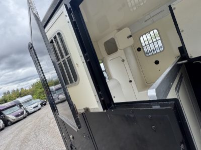 Emslie equine coach built 3.5T