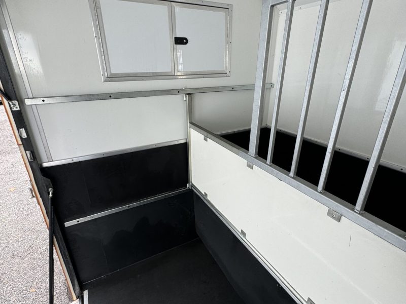 Wildtrack 4.5T Coach Built – Half Wall