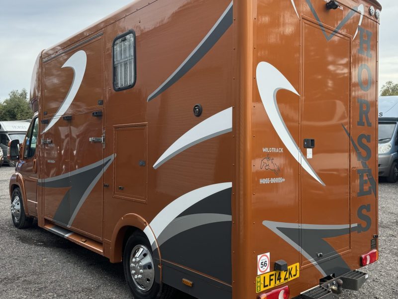 Wildtrack 4.5T Coach Built – Half Wall